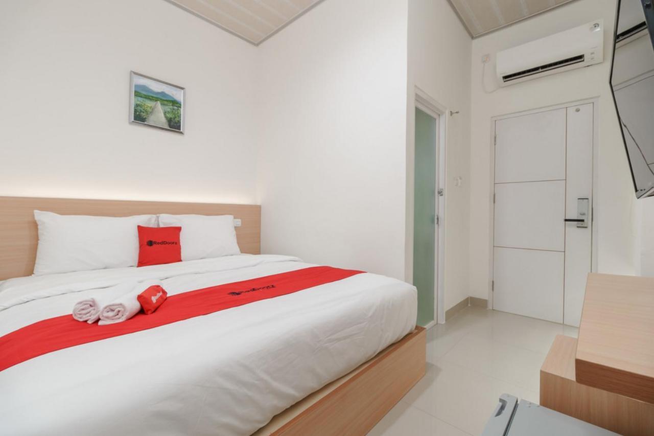 Reddoorz Plus Near Rs Rk Charitas 2 Palembang Zewnętrze zdjęcie